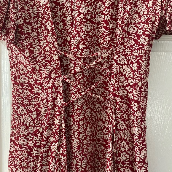 Vintage Floral Midi Dress with Flutter Sleeves - Picture 3 of 4